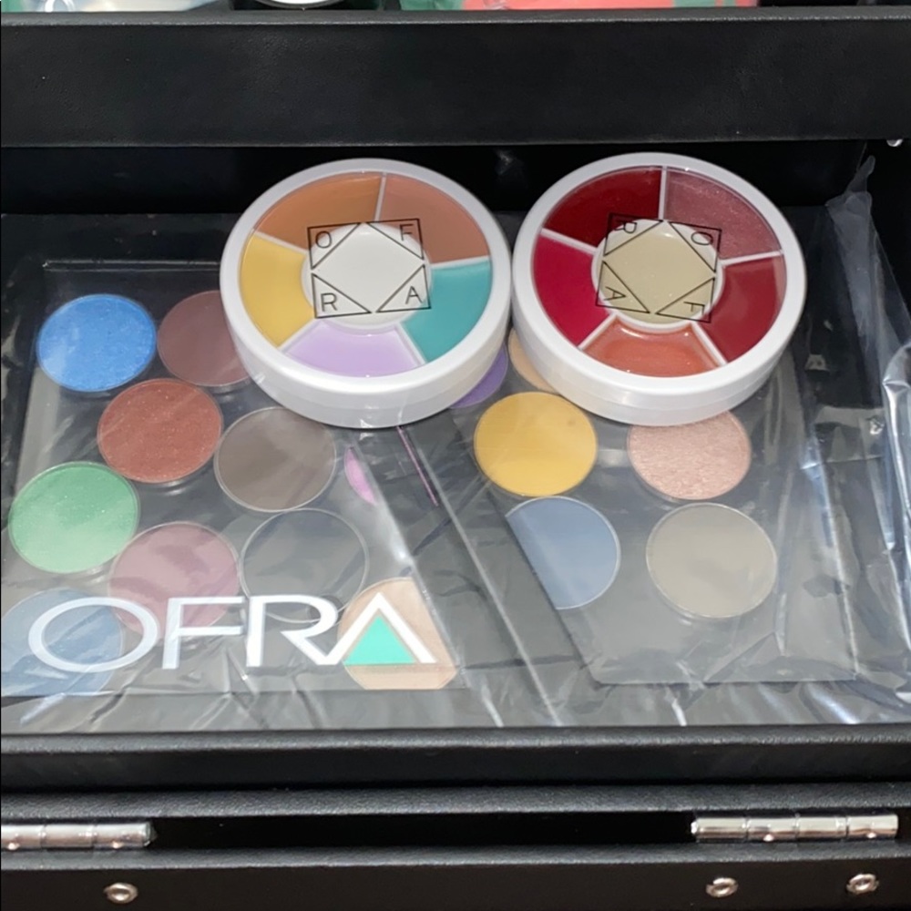 Make Up Kit - Picture 3 of 5